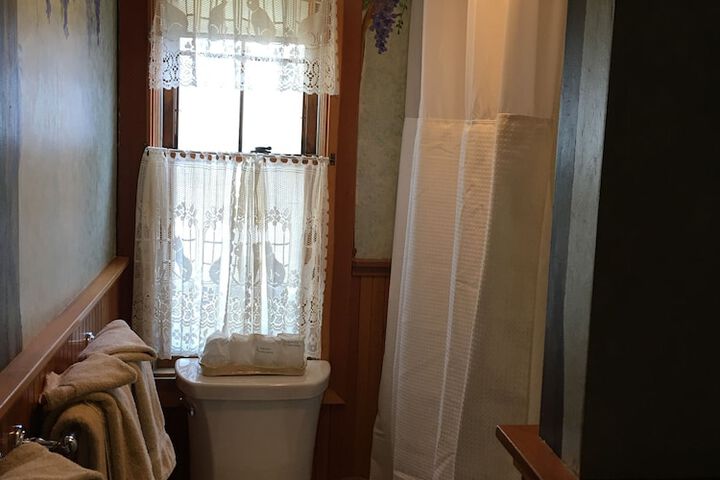 Room 15 of 22