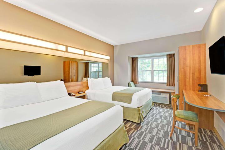 1 Queen Bed (11 of 31)