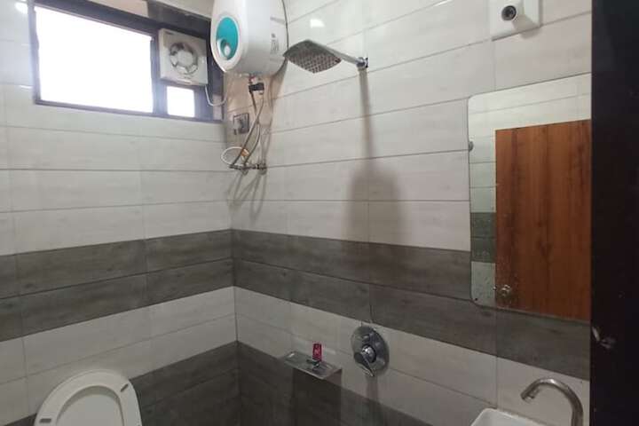 Room 5 of 6