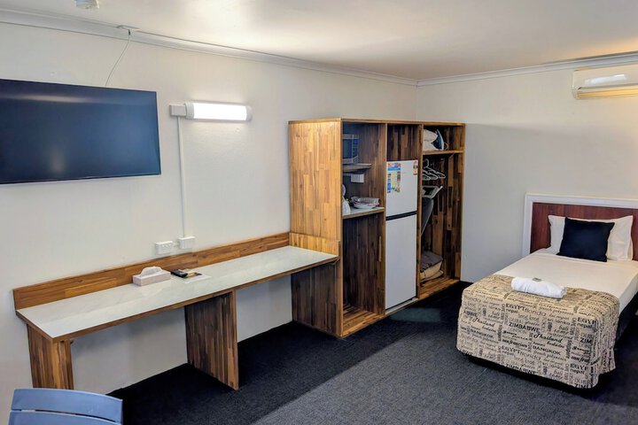 Room 6 of 32