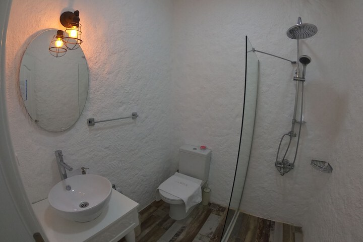 Room 6 of 56