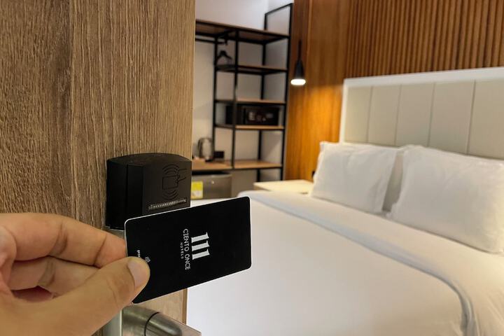 Room 4 of 27