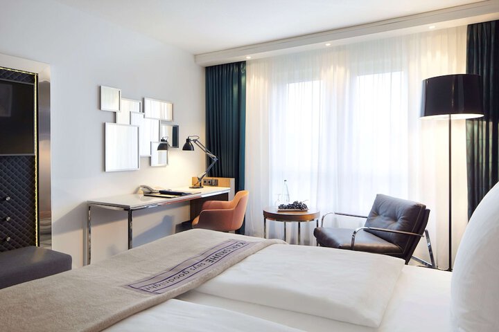 Room 28 of 306