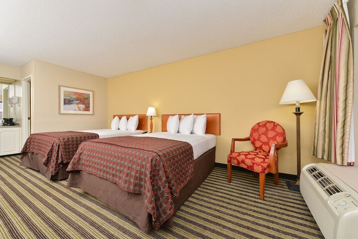 2 Double Beds (7 of 10)