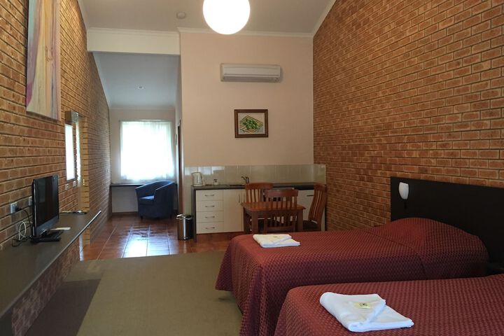 Room 5 of 33