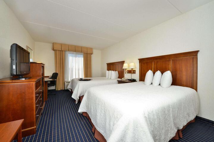 2 Queen Beds (3 of 12)