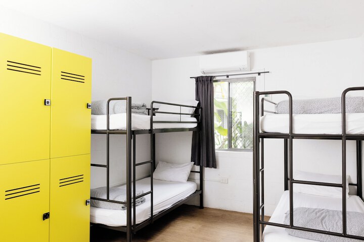 Room 27 of 61