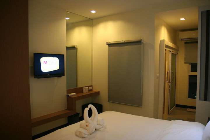 Room 13 of 27
