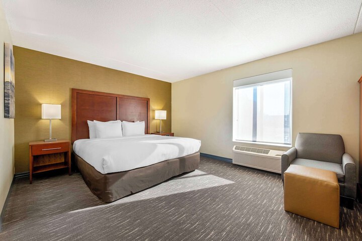 1 King Bed Microwave and Refrigerator Full Breakfast (22 of 29)