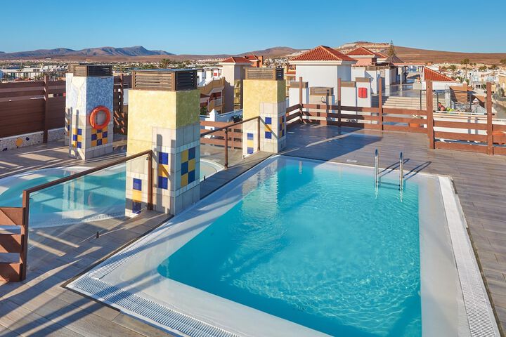Hotel Pool