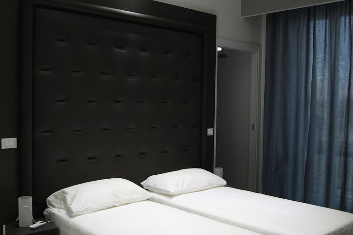 Room 4 of 20