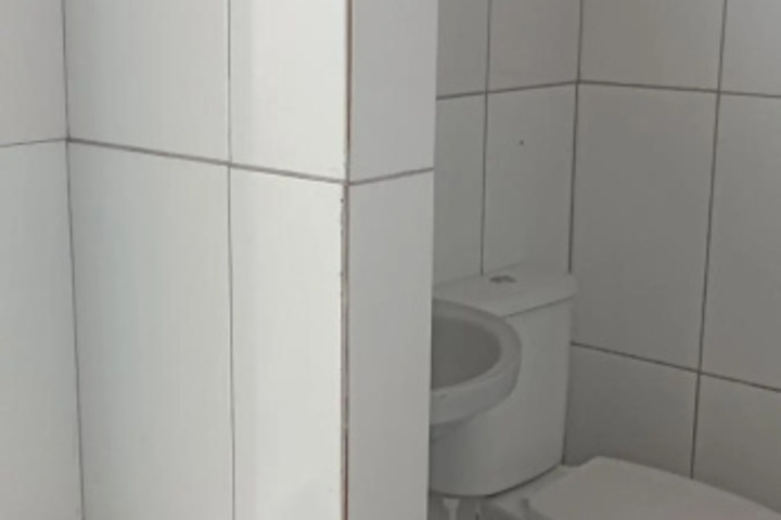 Room 8 of 16