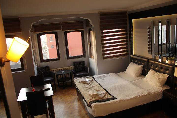 Room 6 of 27