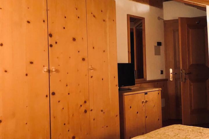 Room 13 of 38