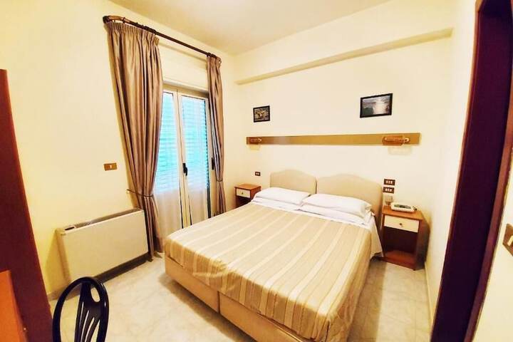 Room 16 of 28