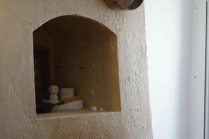 Room 27 of 106