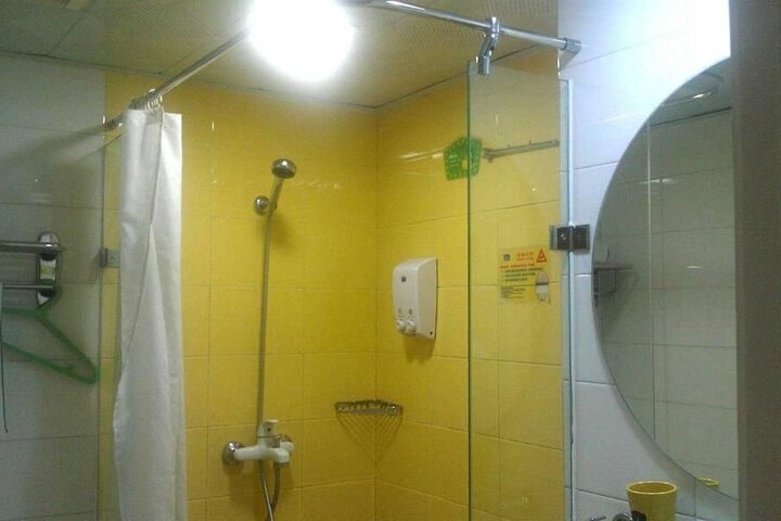 Room 8 of 9