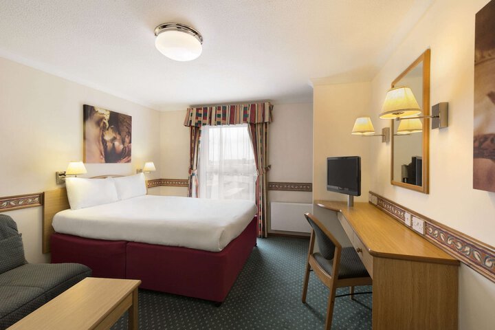Room 7 of 16