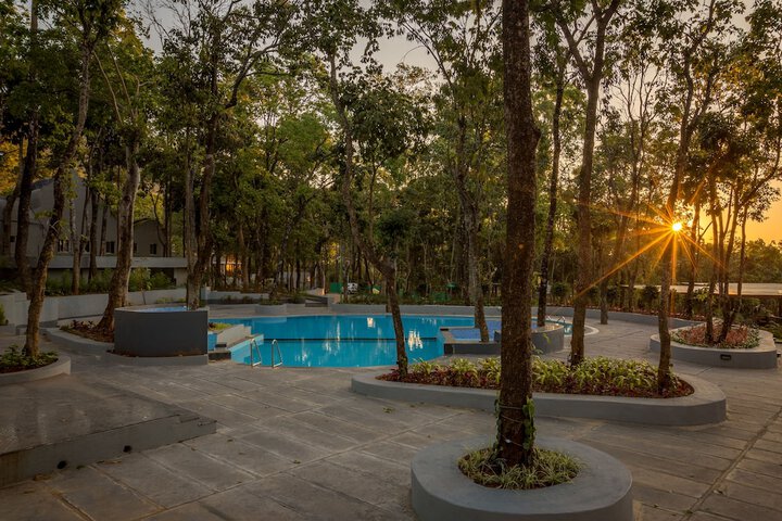 Pools & Facilities