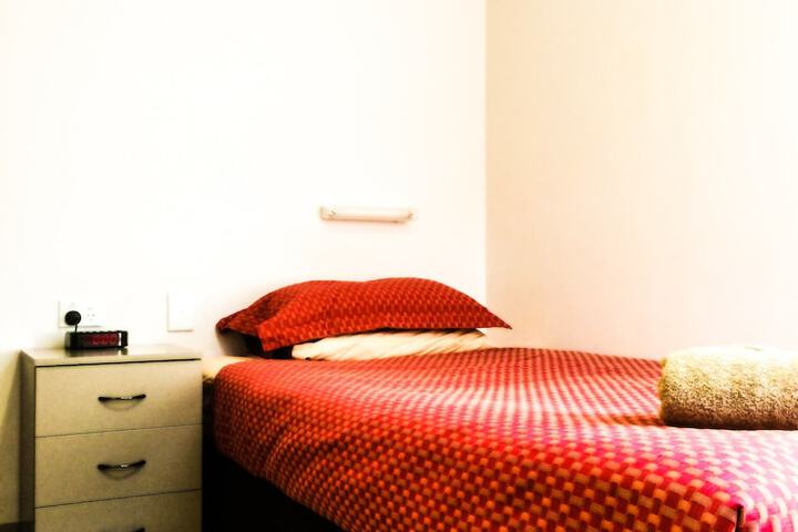 Room 4 of 33