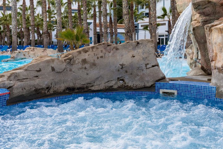 Pool 51 of 77