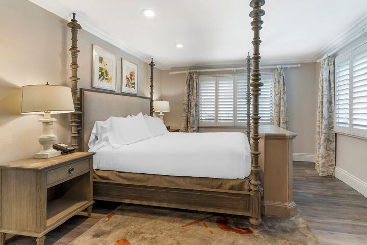 1 King Bed Corner (13 of 26)
