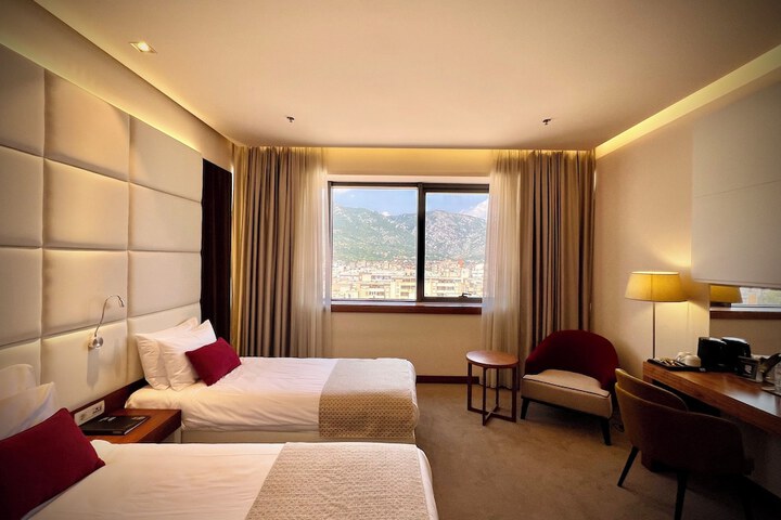 Room 45 of 146