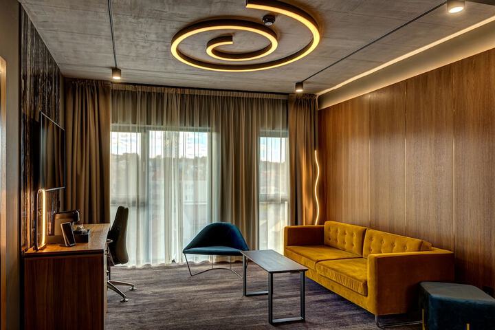 Room 9 of 22
