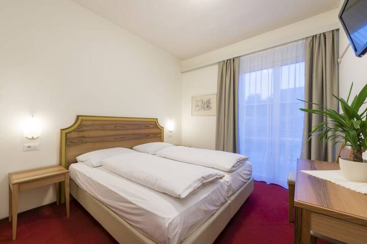 Room 14 of 48