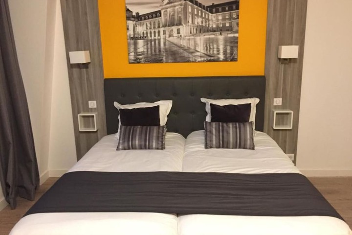 Room 2 of 39