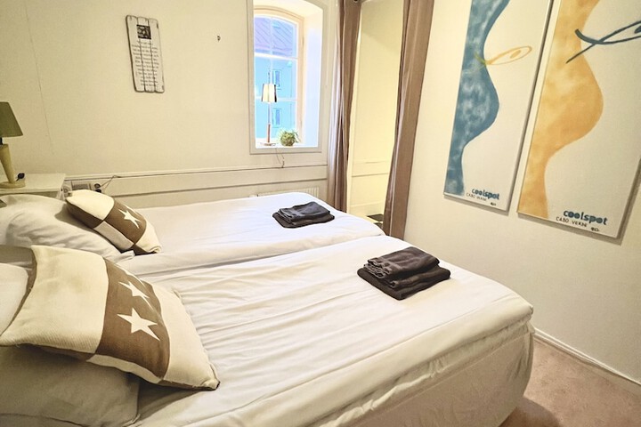 Room 12 of 36