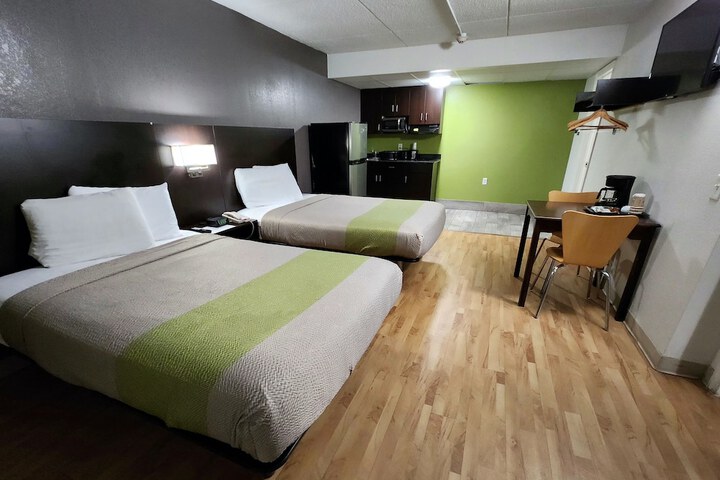 Room 11 of 21