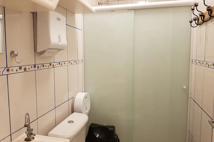 Room 6 of 11