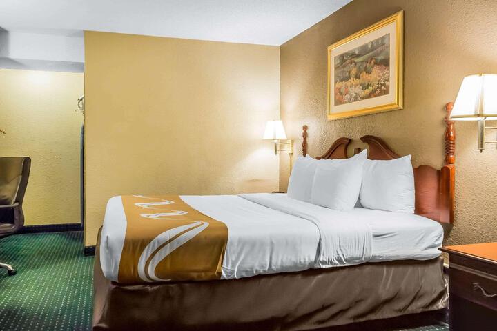 1 King Bed (2 of 8)