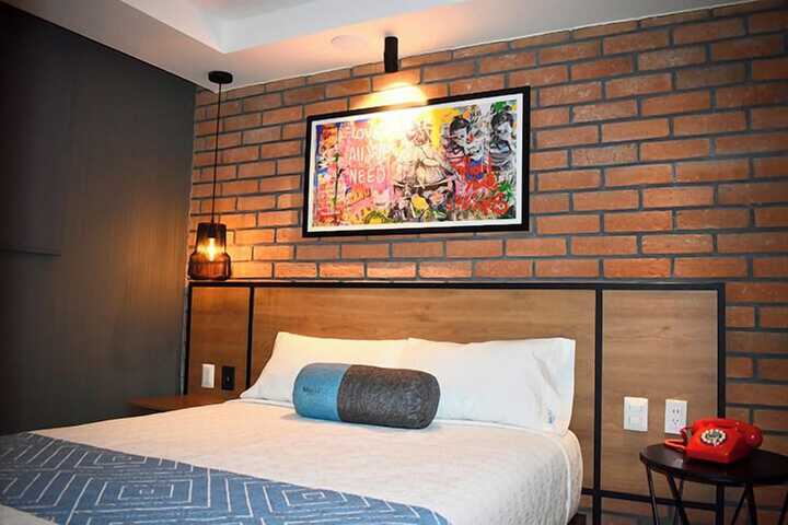 Room 9 of 35