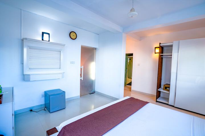 Room 38 of 175