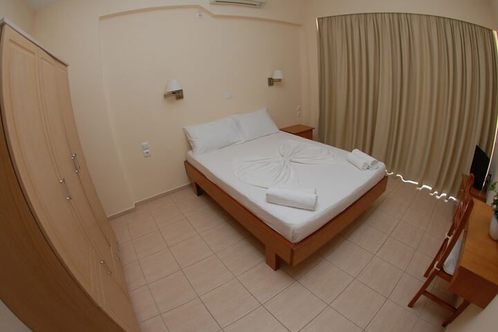 Room 10 of 35