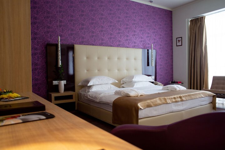 Room 25 of 83