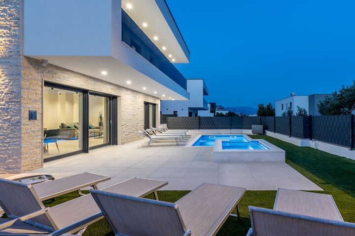 Pool 24 of 43