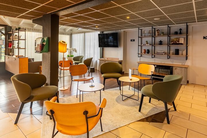 Guest Lobby