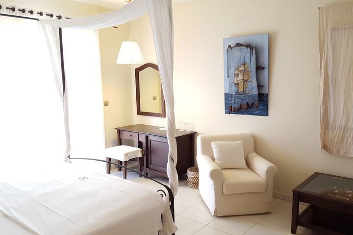 Room 6 of 33