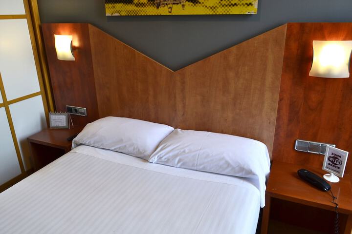 Room 7 of 32