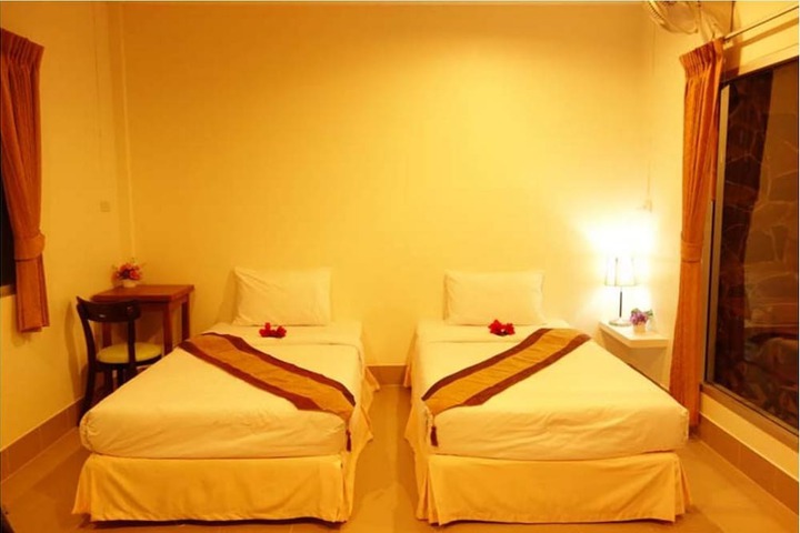 Room 4 of 72