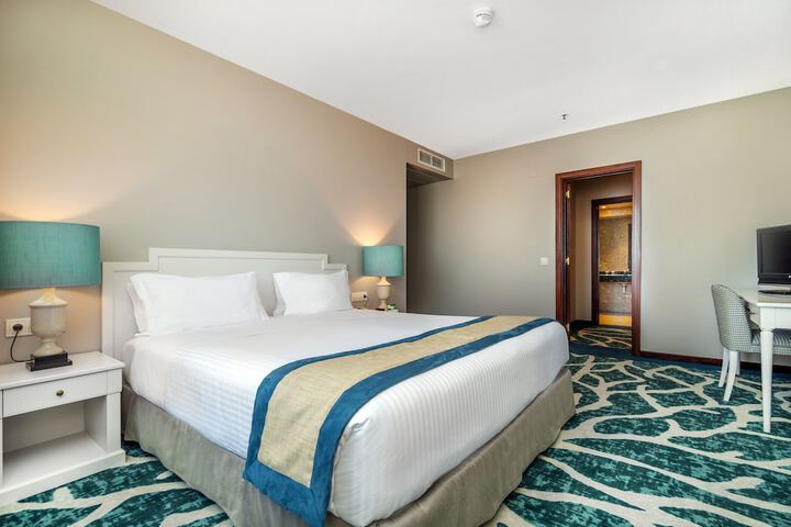 Room 19 of 120