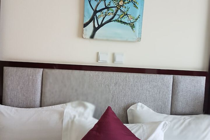 Room 13 of 103