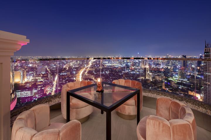 Lounge 160 of 220