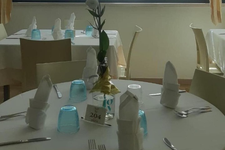 Dining 47 of 54