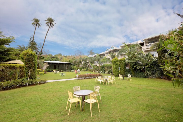 Hotel Exterior 66 of 74