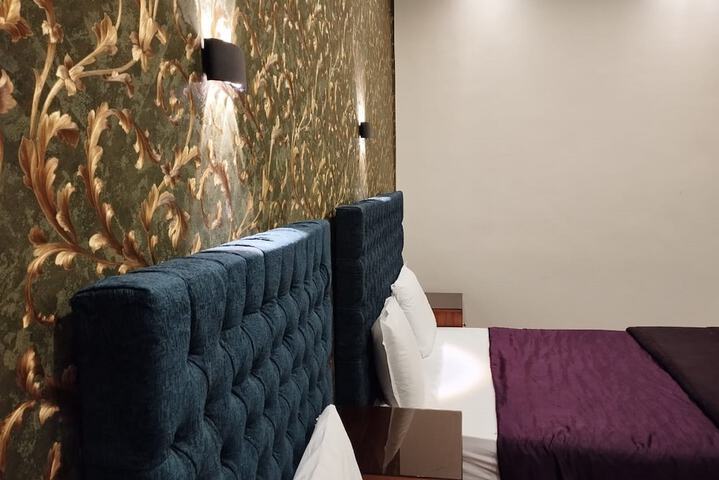 Room 16 of 74
