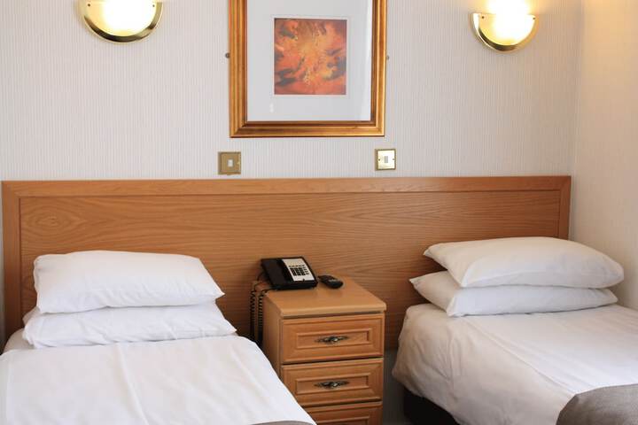 Room 8 of 25